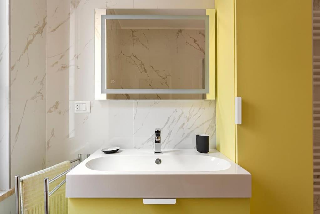 Amazing Apartment In Duomo Milán Exterior foto