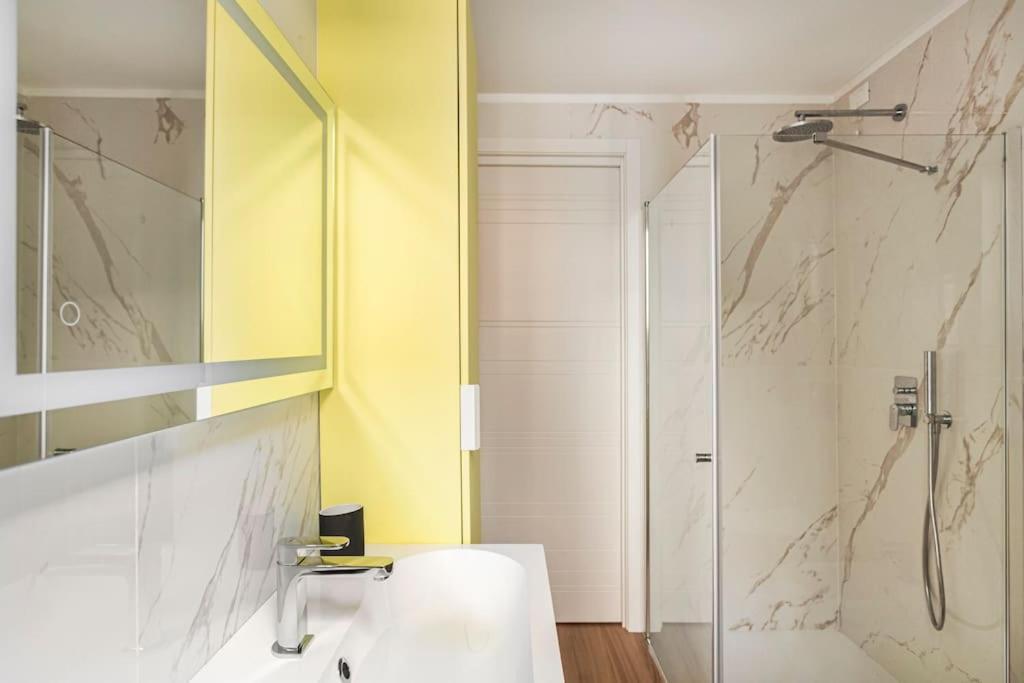 Amazing Apartment In Duomo Milán Exterior foto